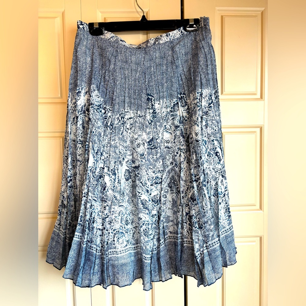Laura Blue Patterned Skirt, lined blue&white, elastic waist sz M